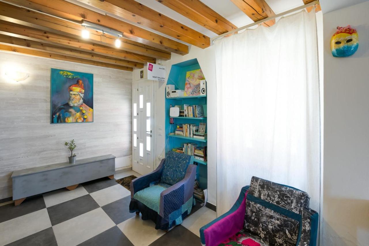 Night Galleria Holiday Home - Bed & Art In Burano - The Pink House Exterior photo