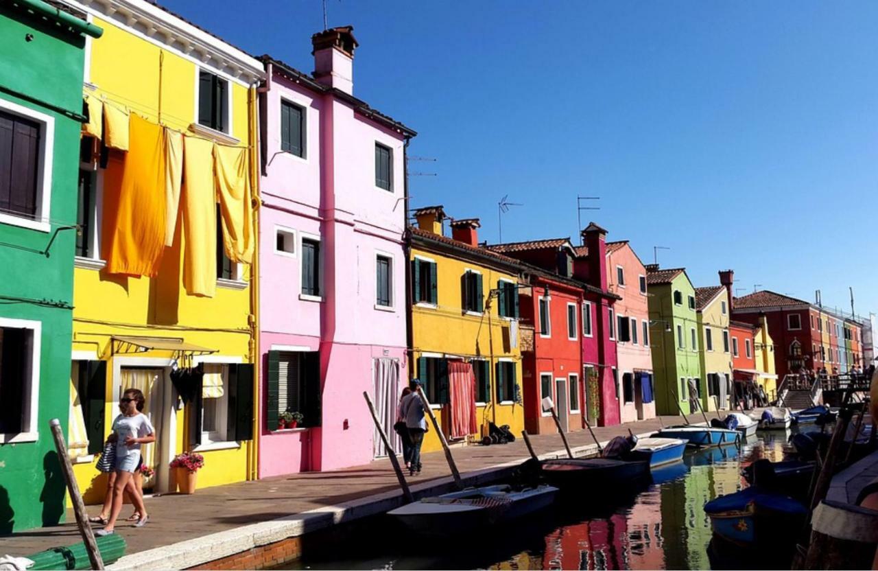 Night Galleria Holiday Home - Bed & Art In Burano - The Pink House Exterior photo